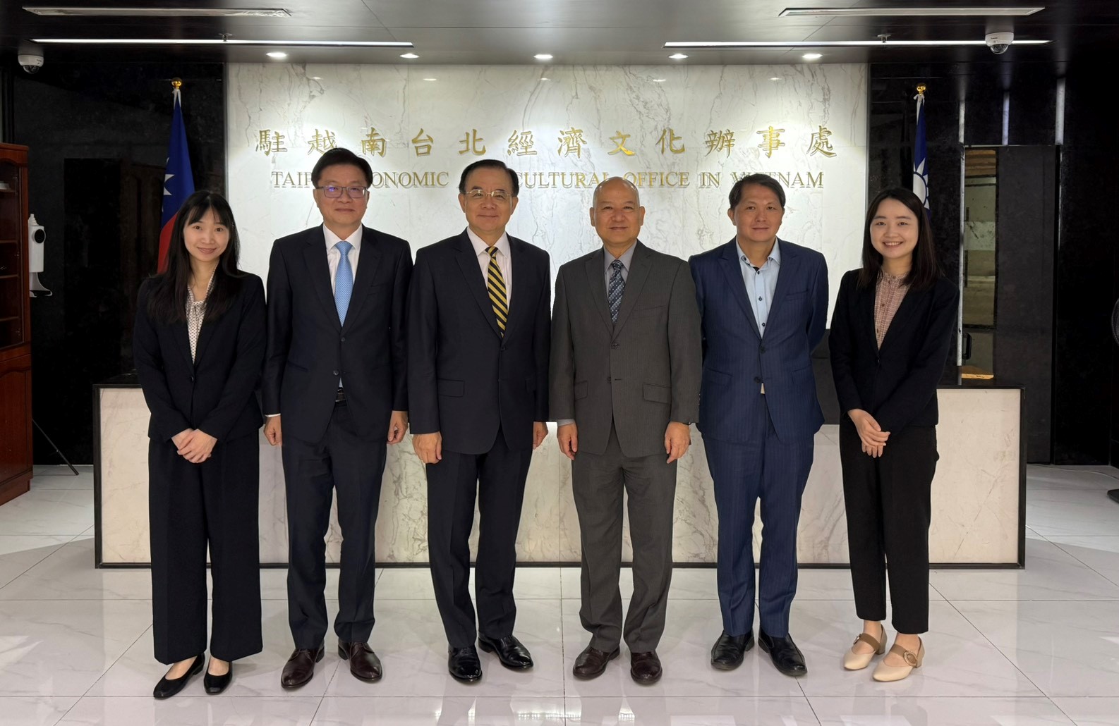 圖片說明-拜訪駐越南臺北經濟文化代表處