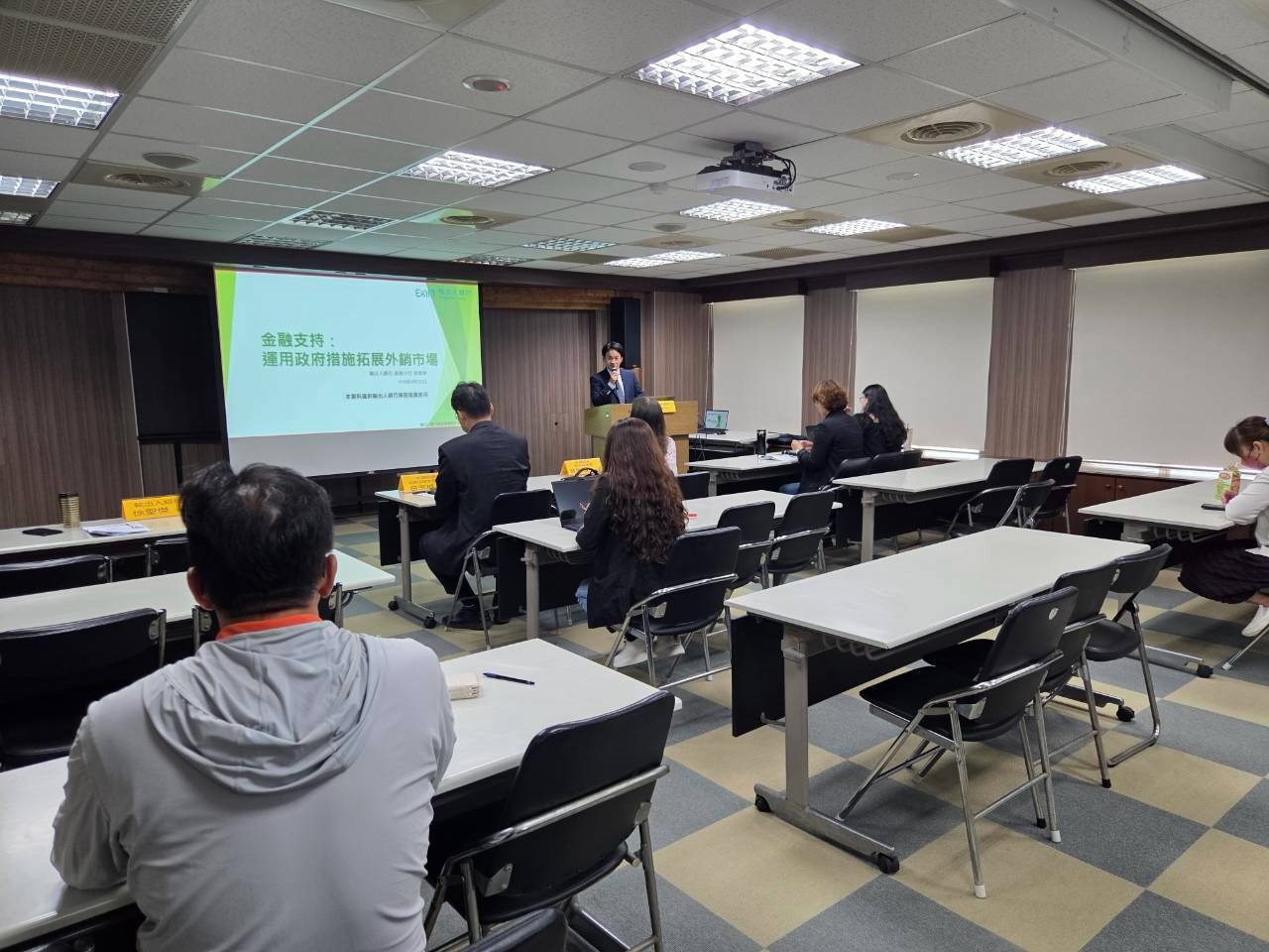 圖片說明-高雄分行於115年9月23日與經濟部國際貿易署及中華民國對外貿易發展協會共同舉辦「地緣政治下掌握全球供應鏈的思維與策略」研討會