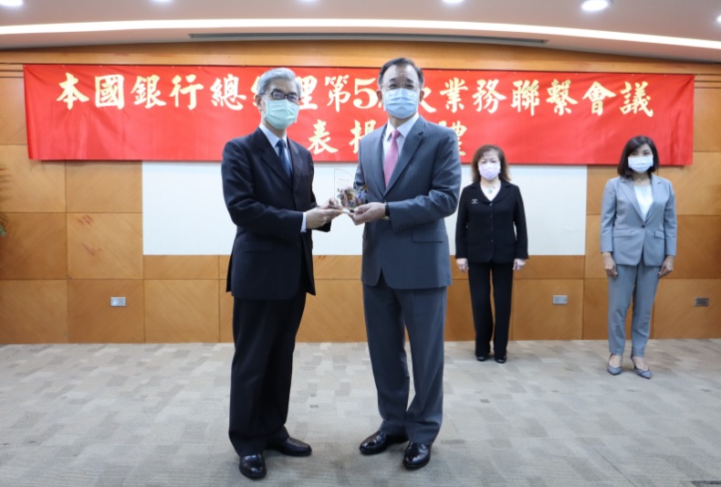 圖片說明-輸出入銀行榮獲金管會頒發「系統、整廠及工程產業輸出聯貸平台」優等銀行獎