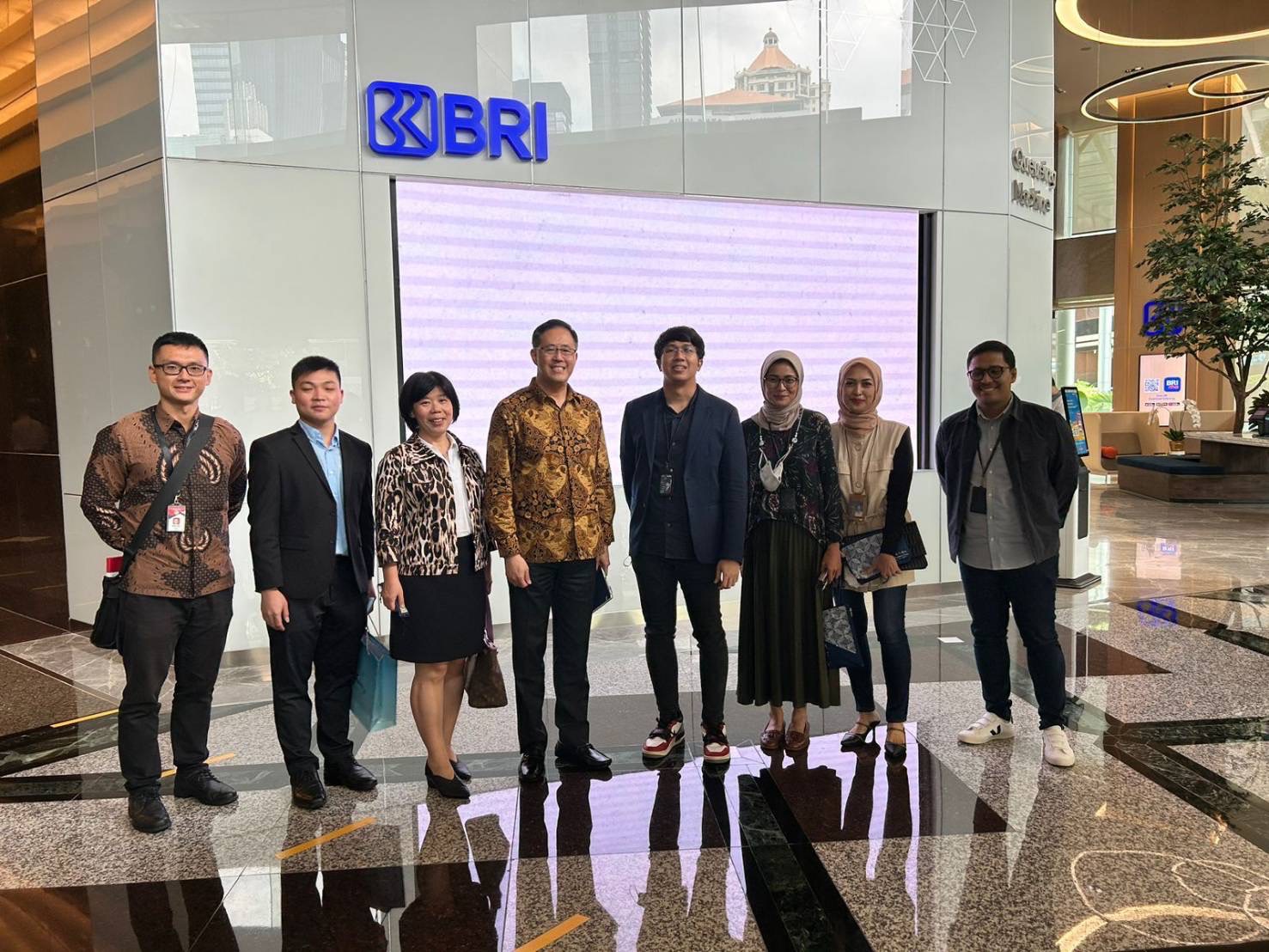 圖片說明-駐印尼台北經濟貿易代表處與輸銀印尼雅加達代表人辦事處共同拜訪印尼人民銀行