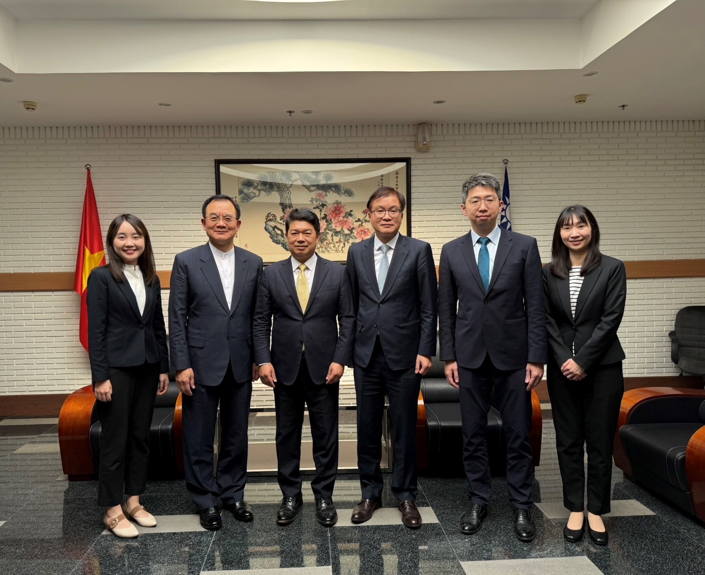 圖片說明-拜訪駐胡志明市台北經濟文化辦事處