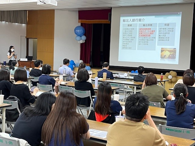 圖片說明-台中分行於114年04月30日與外貿協會台中辦事處合辦「2025年國際經貿趨勢研討會」南投場