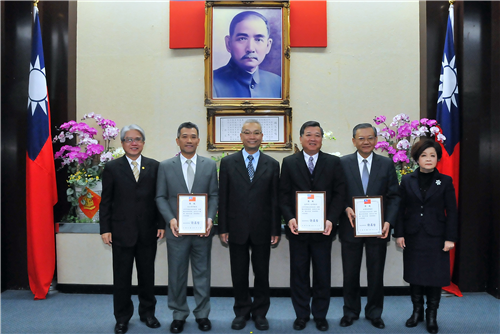 1060213輸出保險頒獎合影2